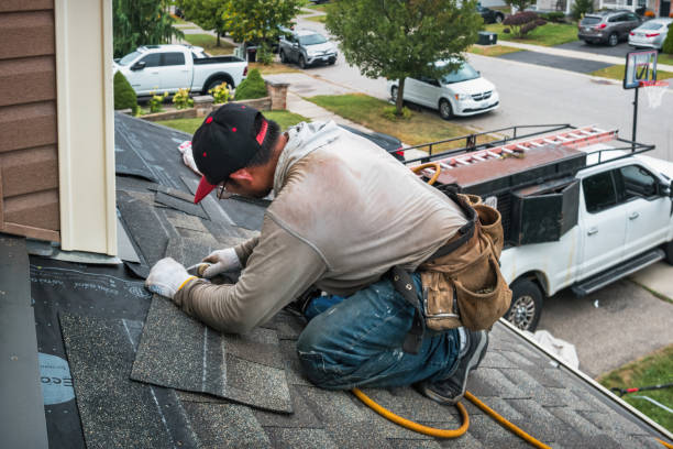Professional Roofing technician working in Chinook, WA